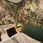 Apartment Altbaucharme Deluxe Mit Terrasse In Zentraler Lage